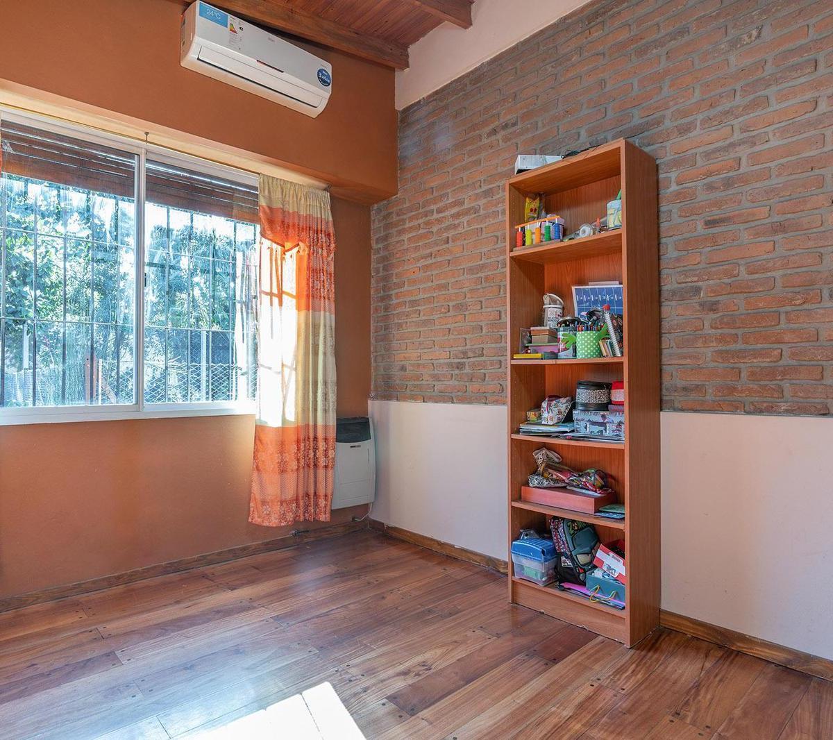 Casa Quinta Ambientes con Pileta Barrio El Tato Sobre Gaspar Campos 1