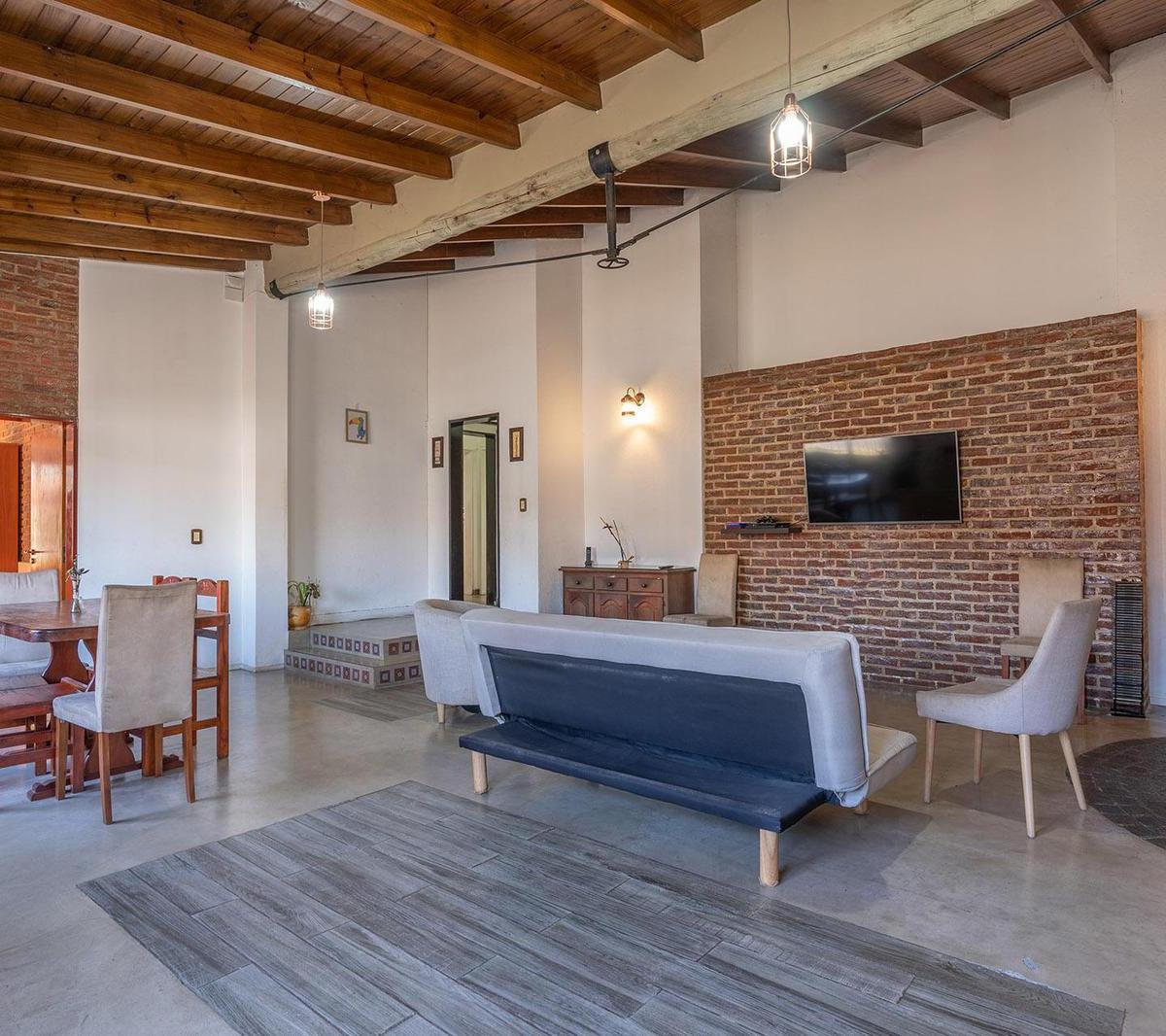 Casa Quinta Ambientes con Pileta Barrio El Tato Sobre Gaspar Campos 4