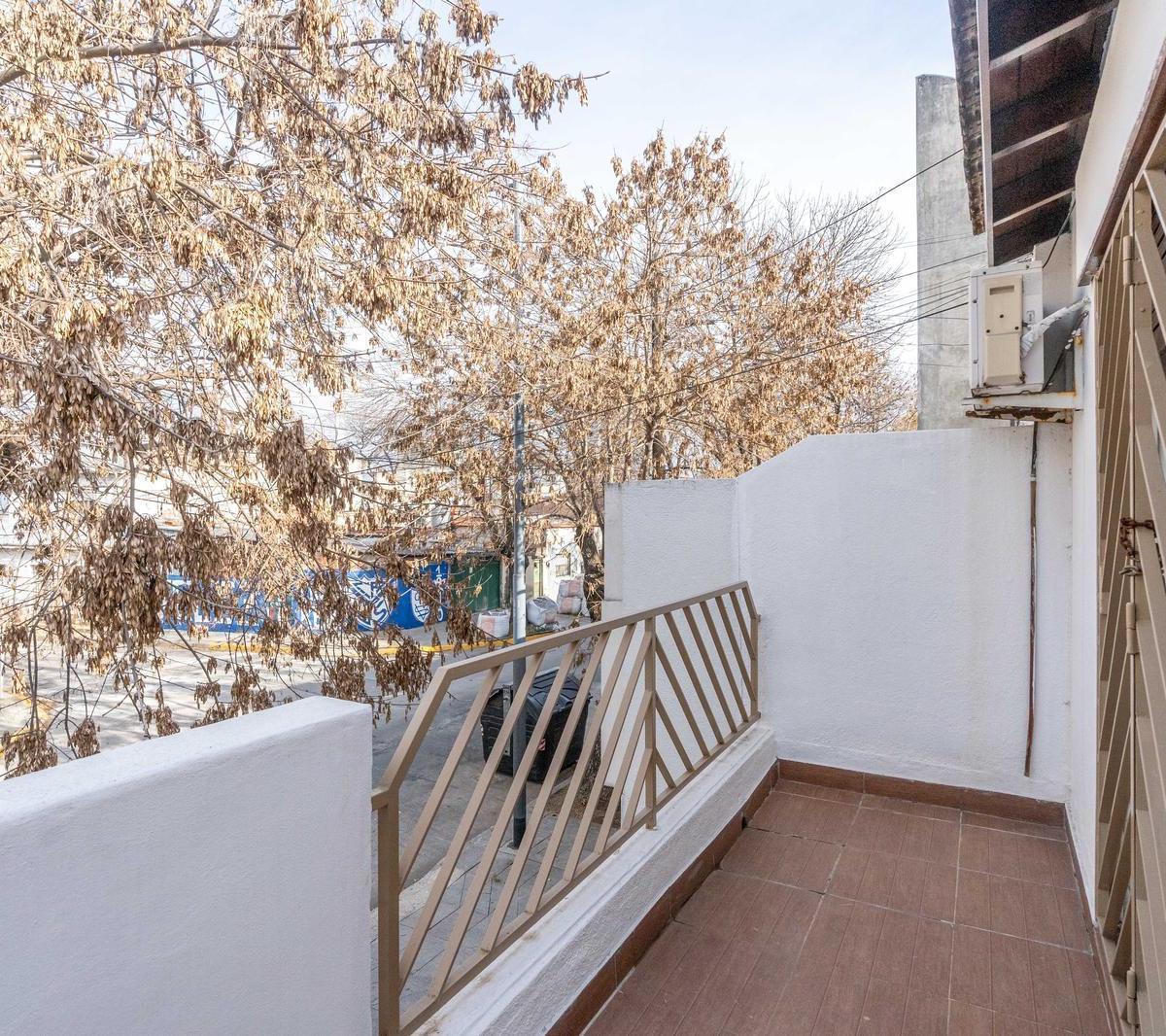 Duplex con Cochera Al Frente Villa Real Caba Apto Credito Patio y Parrilla 3
