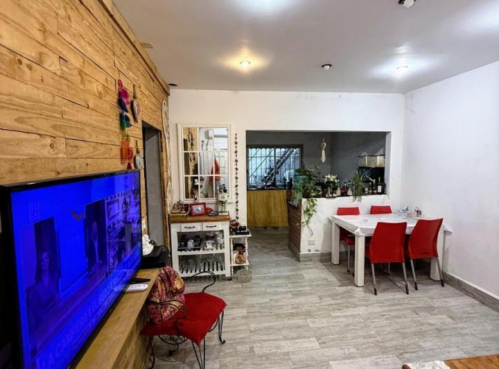 VENTA CASA 4 AMBIENTES CON TERRAZA - SAN MARTIN