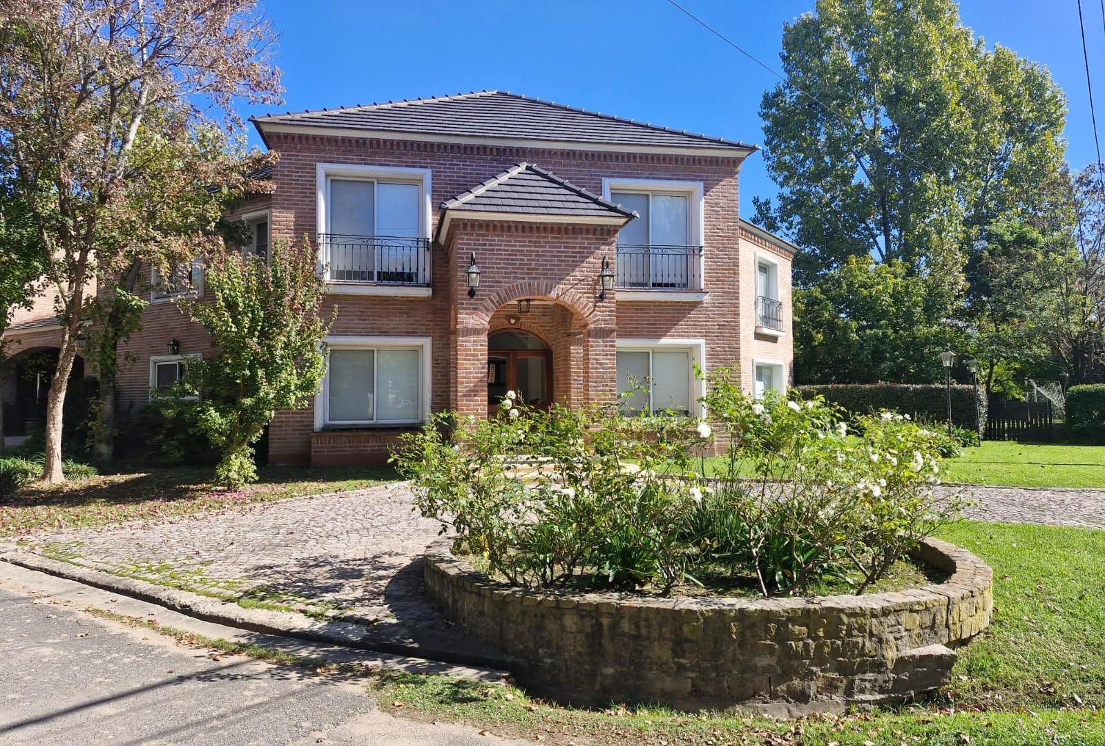 Casa en Barrio Cerrado Los Fresnos.
