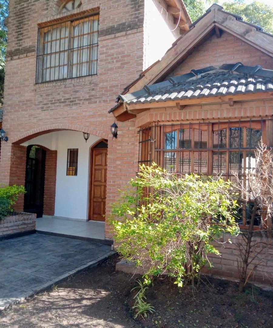 VENTA CASA 5 AMBIENTES ITUZAINGO NORTE 300 MTS PARQUE