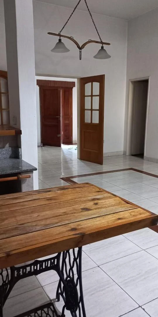 Foto de ALQUILER- CASA 8 AMBIENTES - JOSE C PAZ, imagen 2