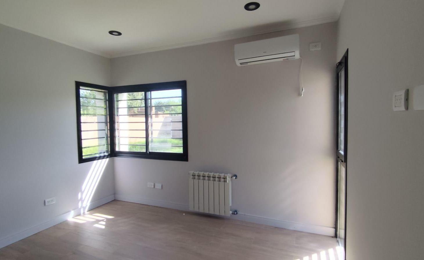 Foto de VENTA CASA 6 AMBIENTES- MORENO, imagen 2