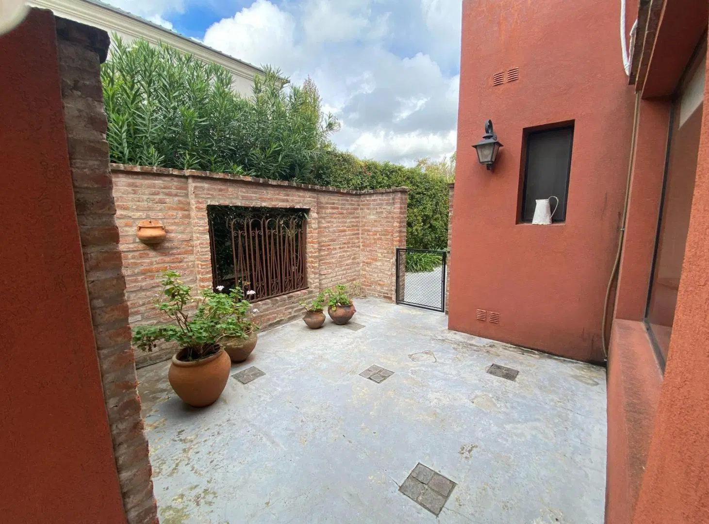 Casa en alquiler temporario en Buenos Aires Village. 2