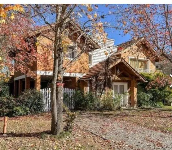 Venta Casa en Pilar - La Caballeriza 4 Dormitorios con pileta 2