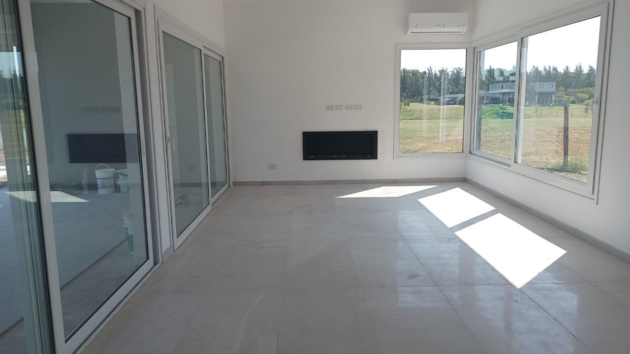 Foto de Venta Barrio San Matías, a la laguna con pileta, imagen 2