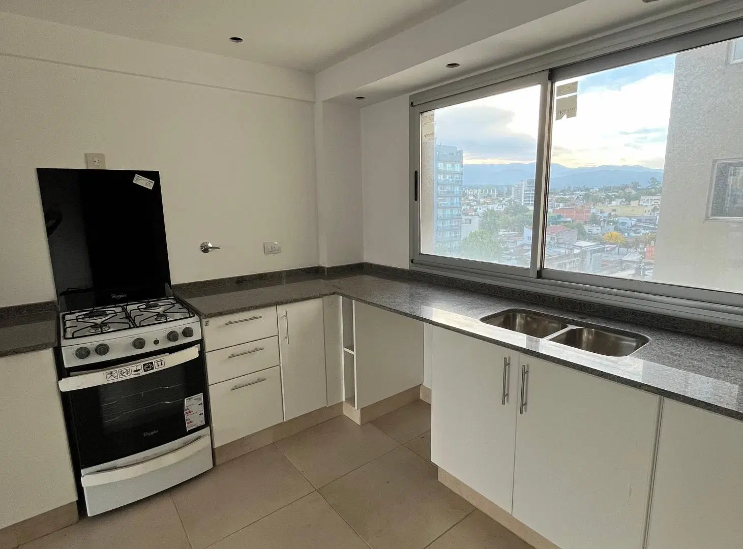 Departamento en alquiler (1 DORMITORIO) | Leguizamon entre Alvear y Güemes, Salta 3