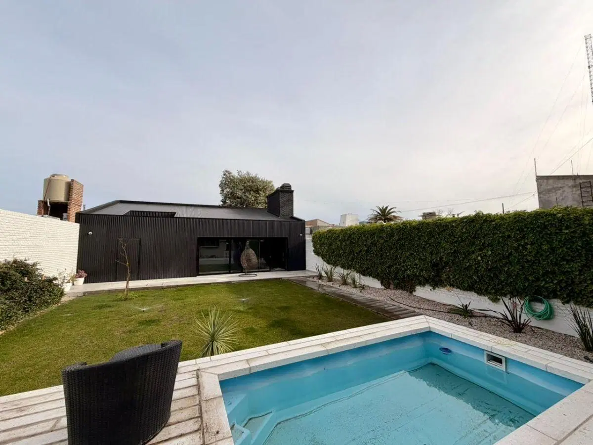 Casa con 4 dormitorios y 480 m² en venta en Trelew 3