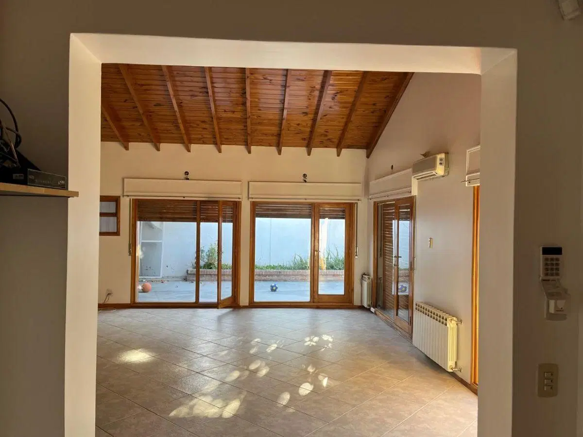 Casa de 156 m² con 4 dormitorios en venta en Trelew. 3
