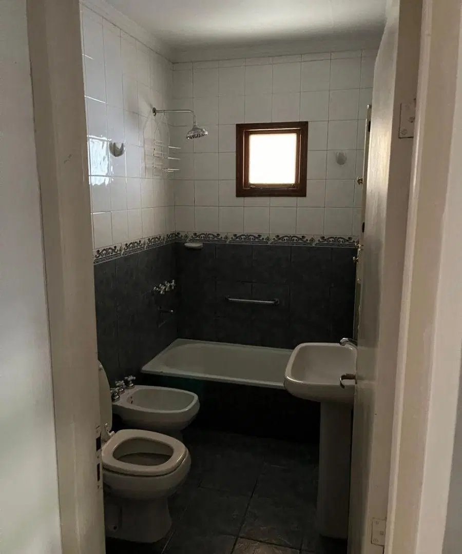 Casa de 156 m² con 4 dormitorios en venta en Trelew. 2