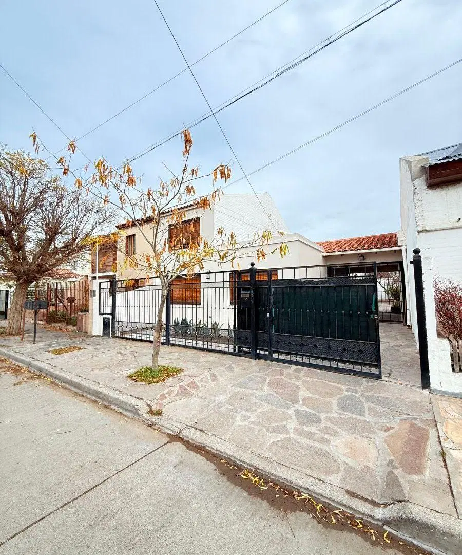Casa de 156 m² con 4 dormitorios en venta en Trelew. 8