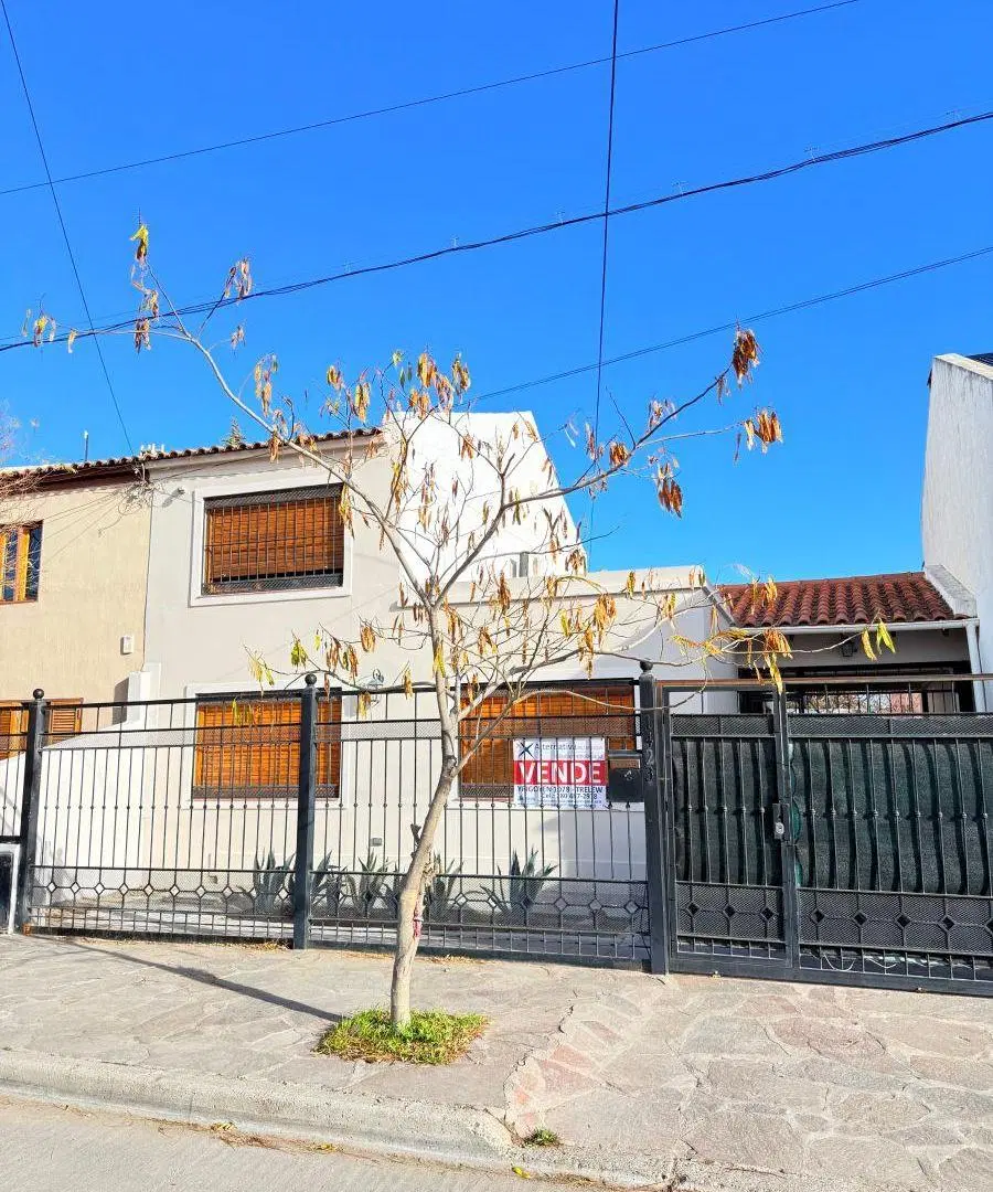 Casa de 156 m² con 4 dormitorios en venta en Trelew. 1