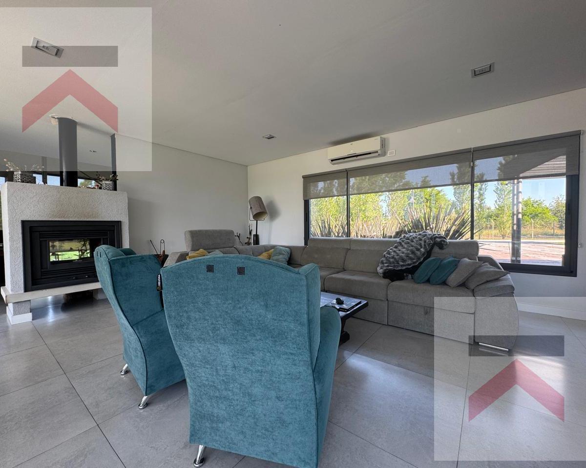 Foto de Hermosa Casa en LOTE de 1750m2 AL AGUA en Chacras de la Reserva Cardales, imagen 5
