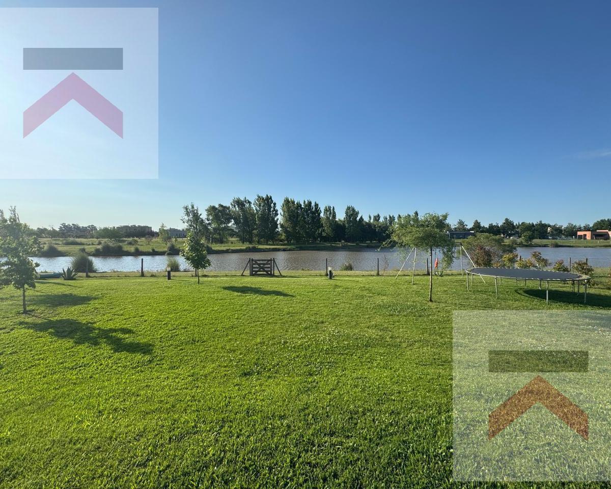 Foto de Hermosa Casa en LOTE de 1750m2 AL AGUA en Chacras de la Reserva Cardales, imagen 4