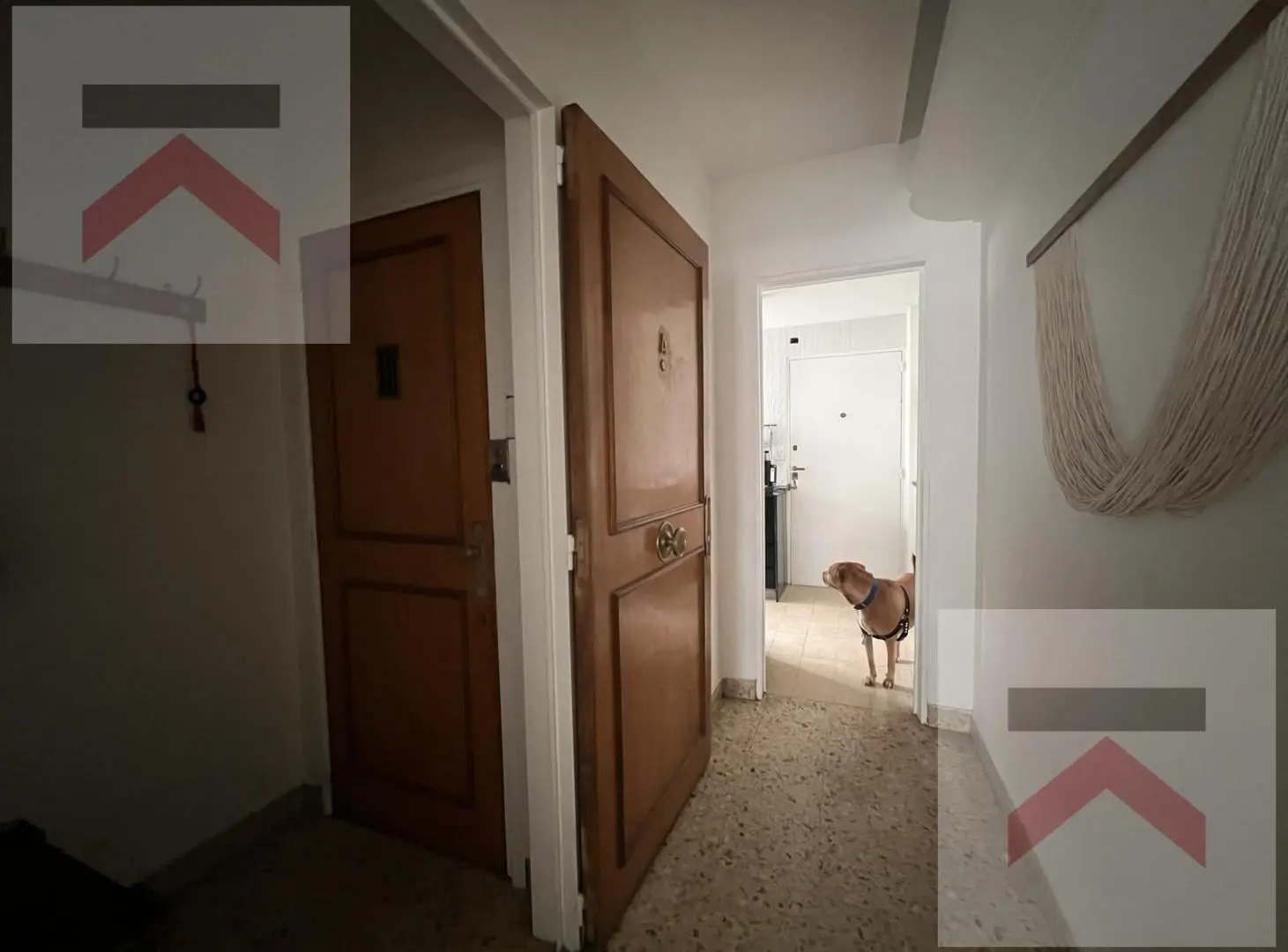 Luminosidad y amplitud en sus espacio: semipiso con palier privado, balcón y cochera. 2