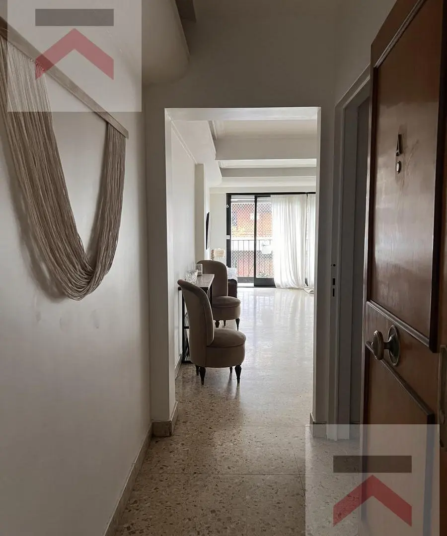 Luminosidad y amplitud en sus espacio: semipiso con palier privado, balcón y cochera. 1