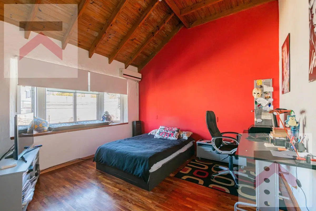 Casa de 3 dormitorios con Pileta y Parrilla. Excelente ubicación: entre Libertador y el río! 3