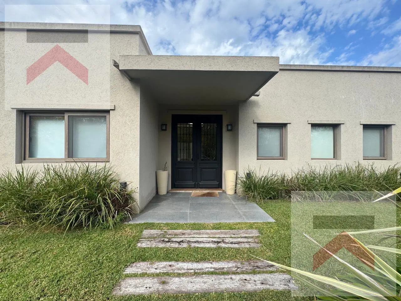 Casa 4 dorm GRAN LOTE de 2170m2 piscina en Chacras de la Reserva Cardales 4