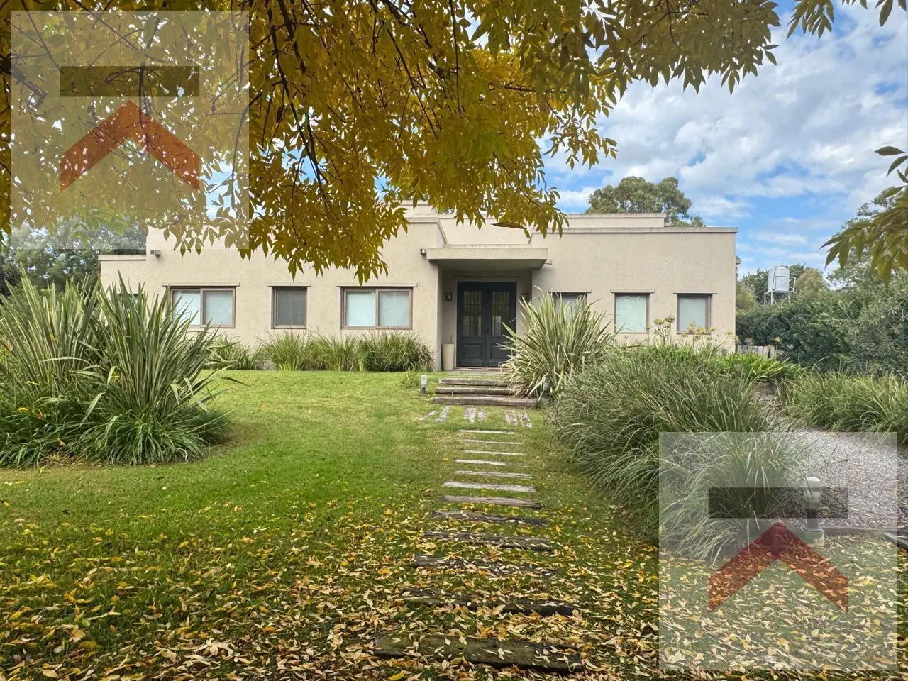 Casa 4 dorm GRAN LOTE de 2170m2 piscina en Chacras de la Reserva Cardales 1