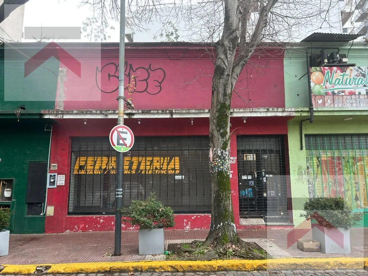Venta en Block 3 Locales con 2 Departamentos en Victoria Centro. 4