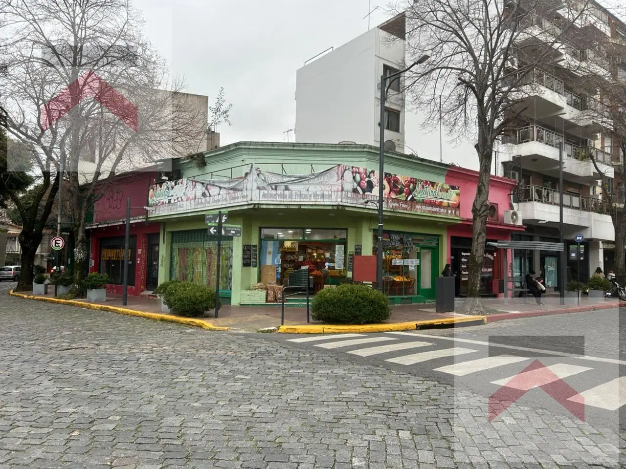 Venta en Block 3 Locales con 2 Departamentos en Victoria Centro. 1