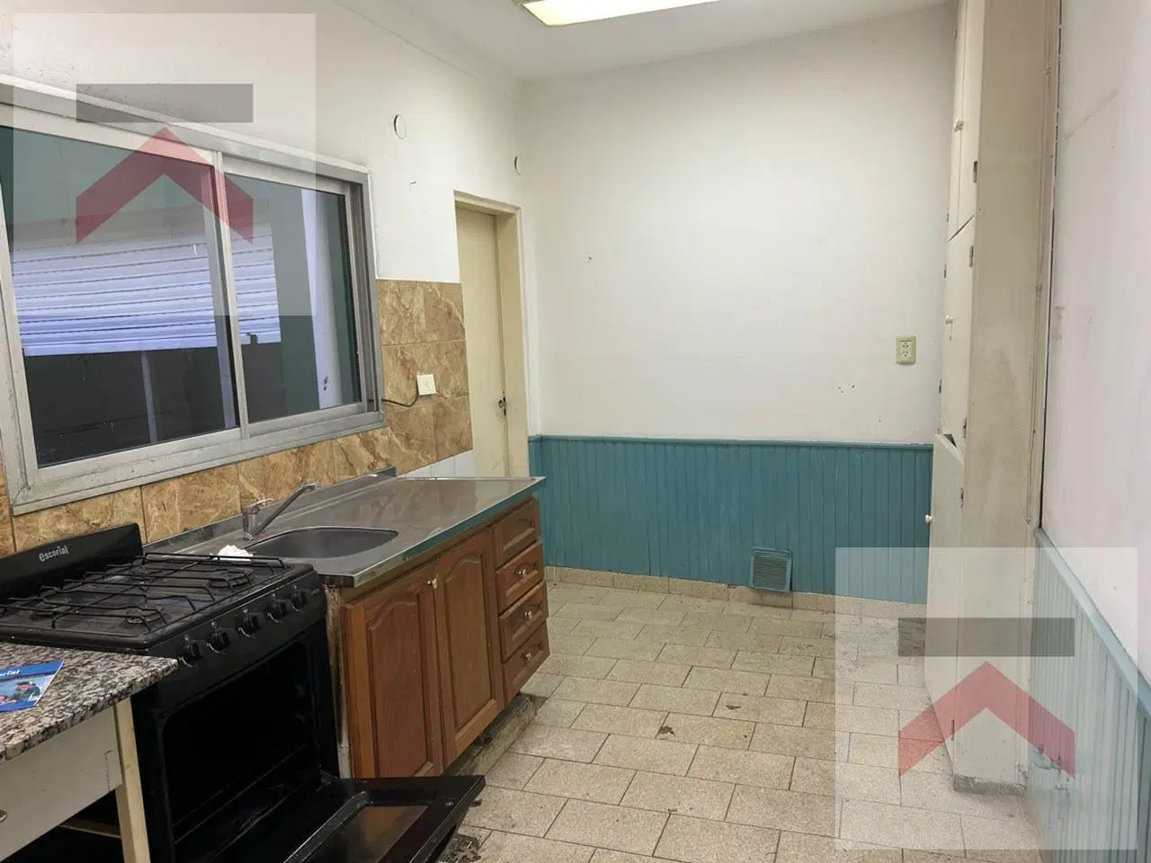 Venta en Block 3 Locales con 2 Departamentos en Victoria Centro. 5