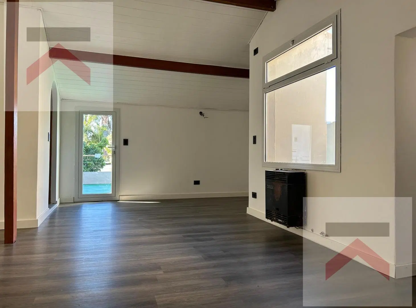 Casa totalmente actualizada, con 3 dormitorios y jardín en Martinez! 2