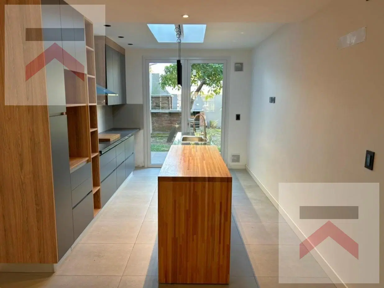 Casa totalmente actualizada, con 3 dormitorios y jardín en Martinez! 3