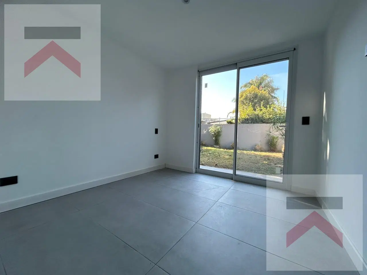Casa totalmente actualizada, con 3 dormitorios y jardín en Martinez! 4