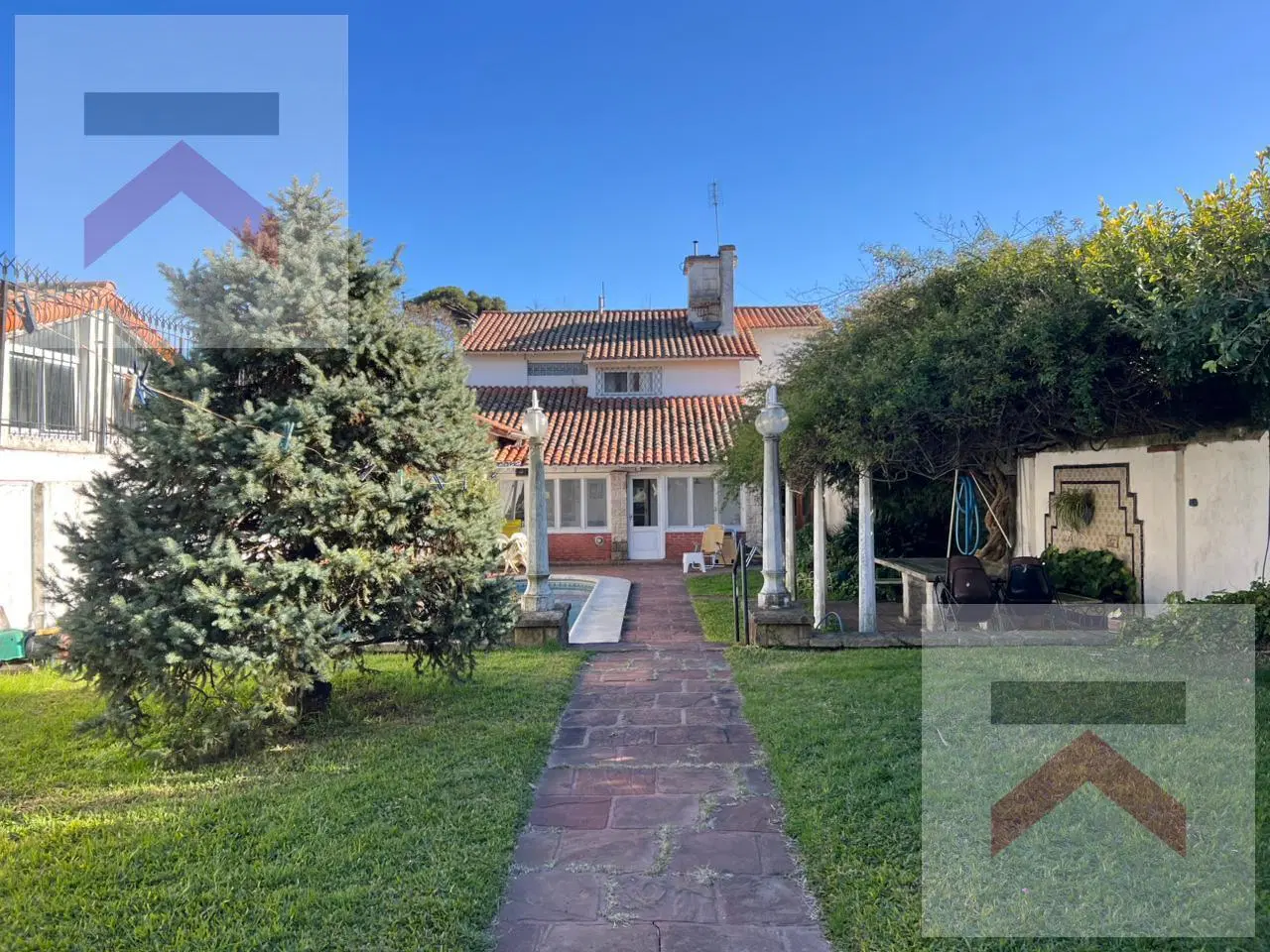 Casa en Venta de 7amb, 4 Dorm. con Parque, Pileta y parrilla sobre lote de 536mt2. 3