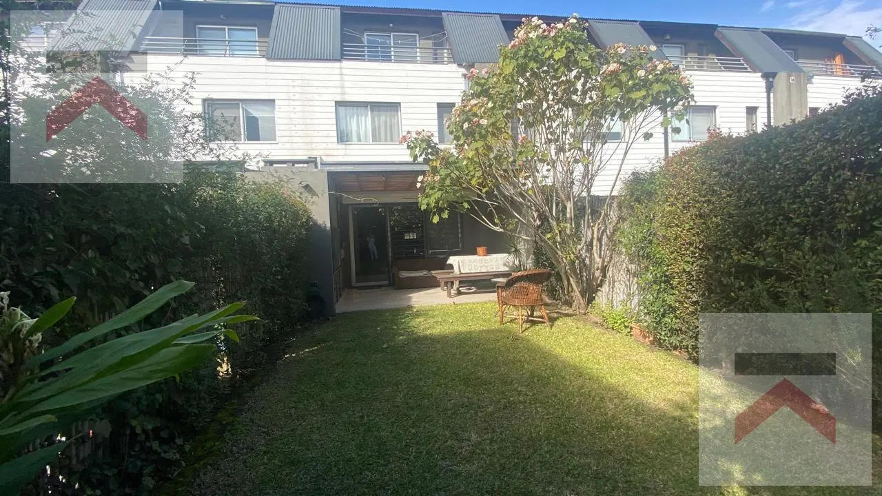 Triplex en  Punta Chica 4 amb, 3Dorm. con cochera y Jardin 5
