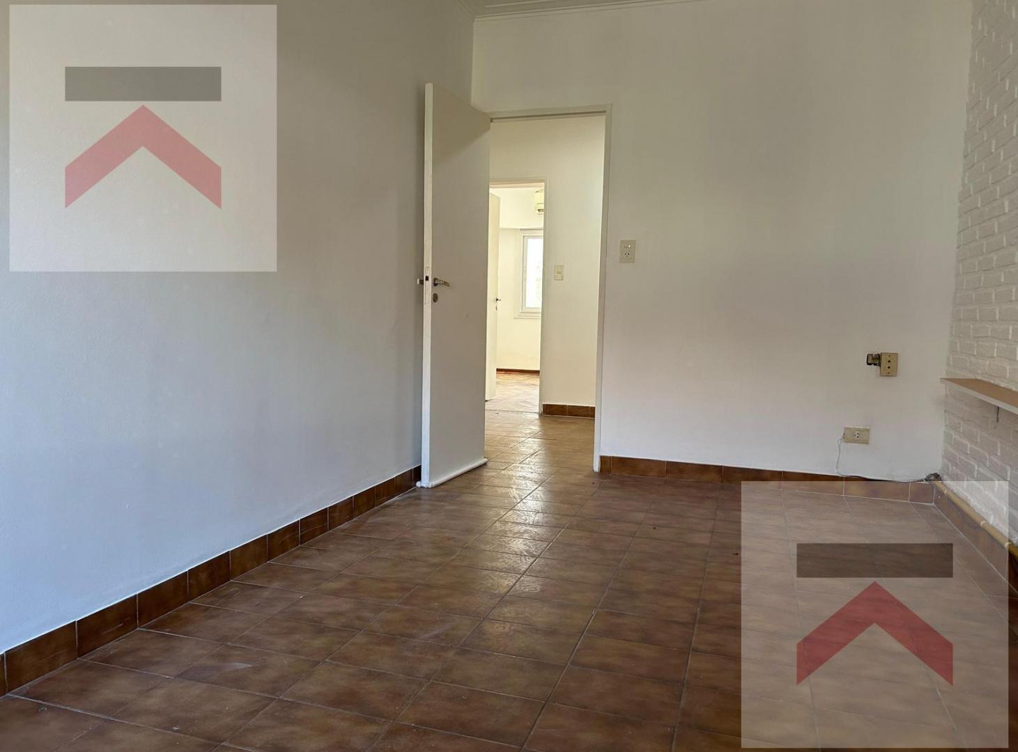 Foto de Casa con 2 dormitorios, cochera, patio y parrilla en Martinez!, imagen 1