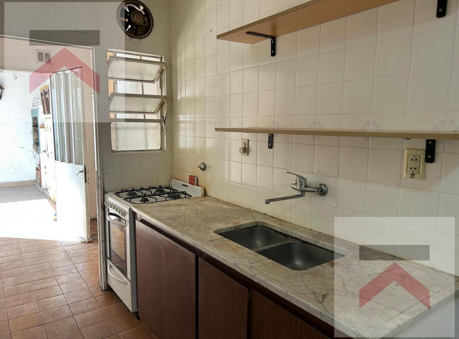 Foto de Casa con 2 dormitorios, cochera, patio y parrilla en Martinez!, imagen 2