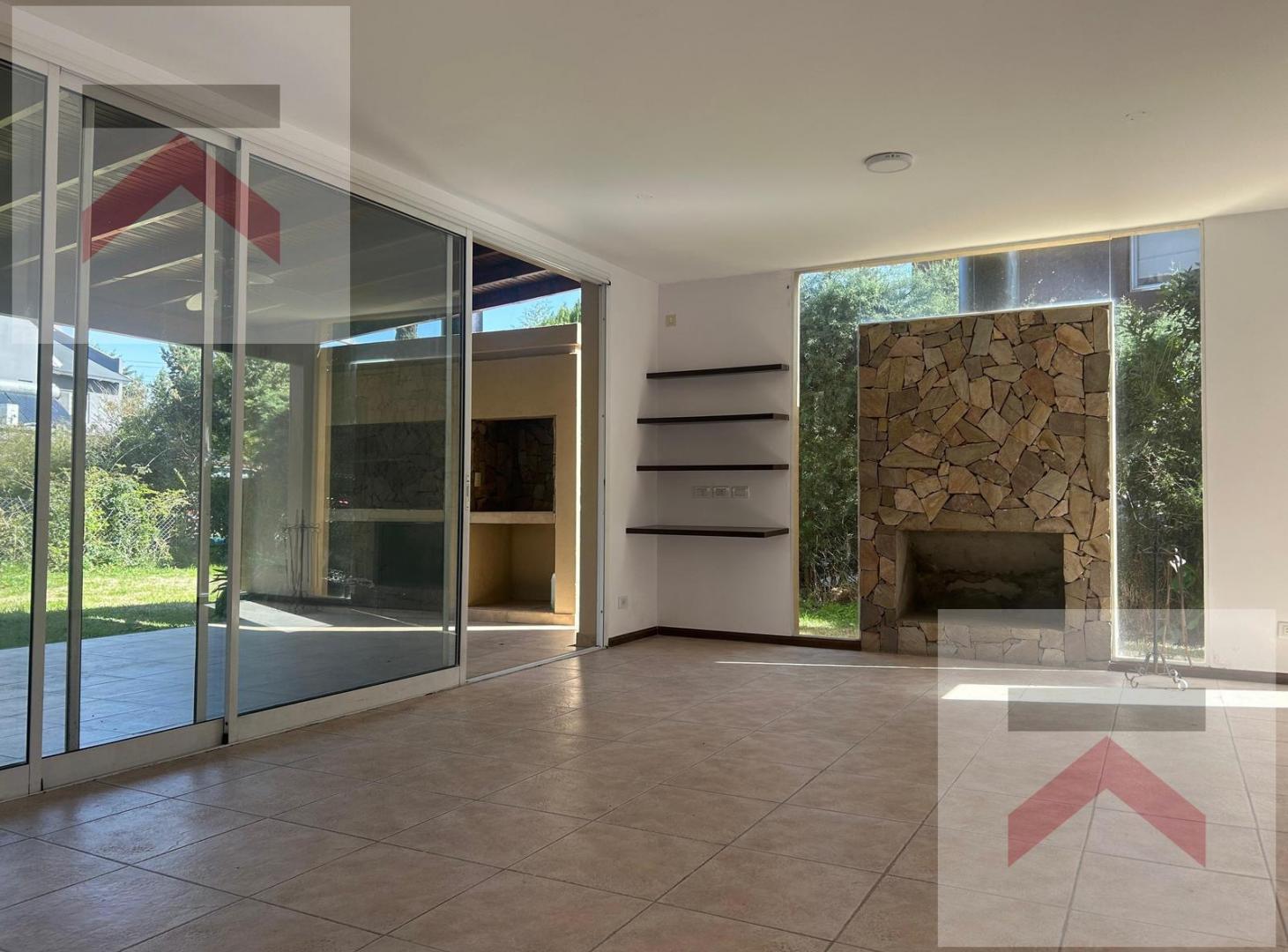 Foto de Hermosa Casa con 3 dormitorios y dependencia en Santa Maria De Los, imagen 5