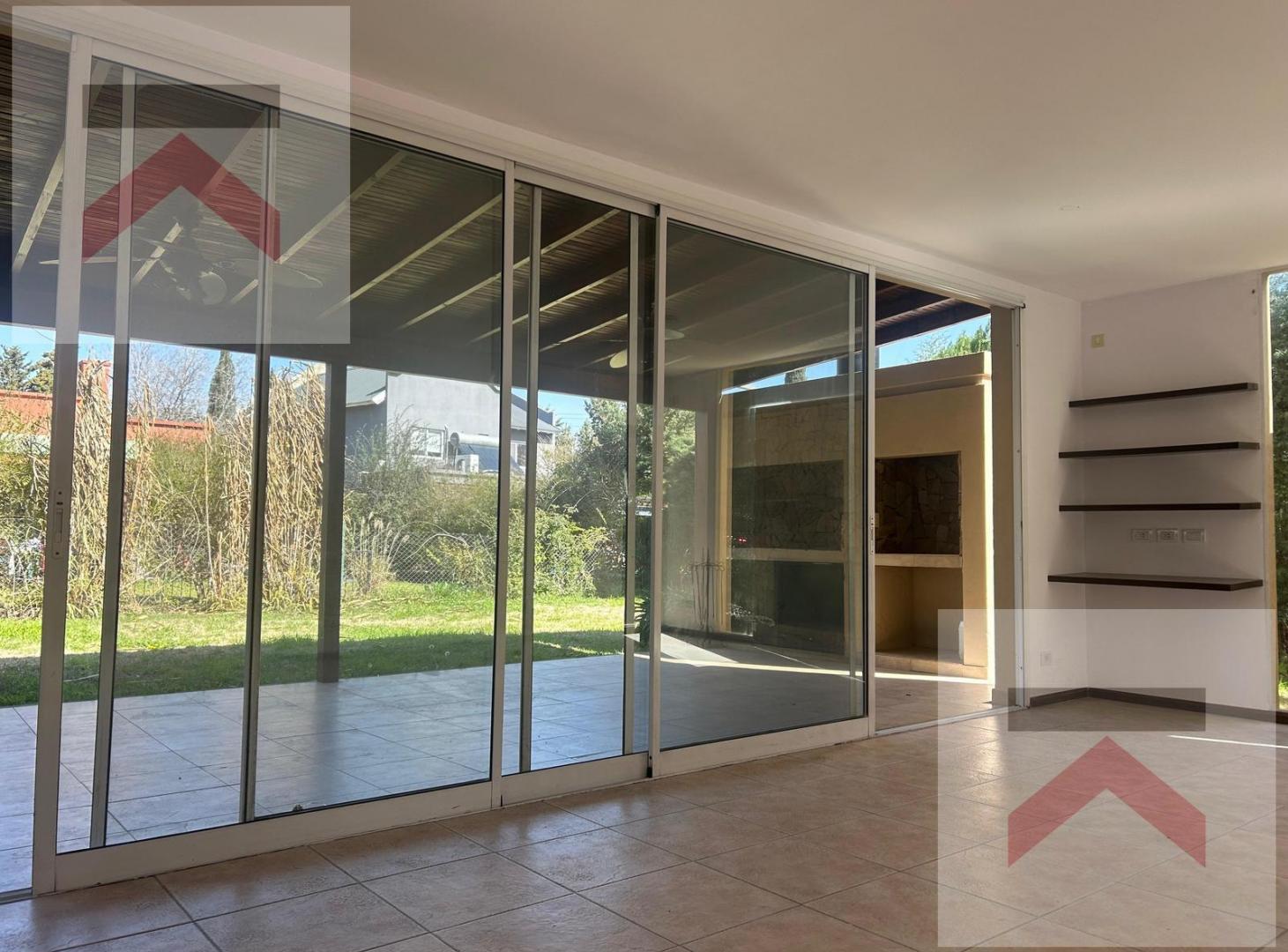 Foto de Hermosa Casa con 3 dormitorios y dependencia en Santa Maria De Los, imagen 2
