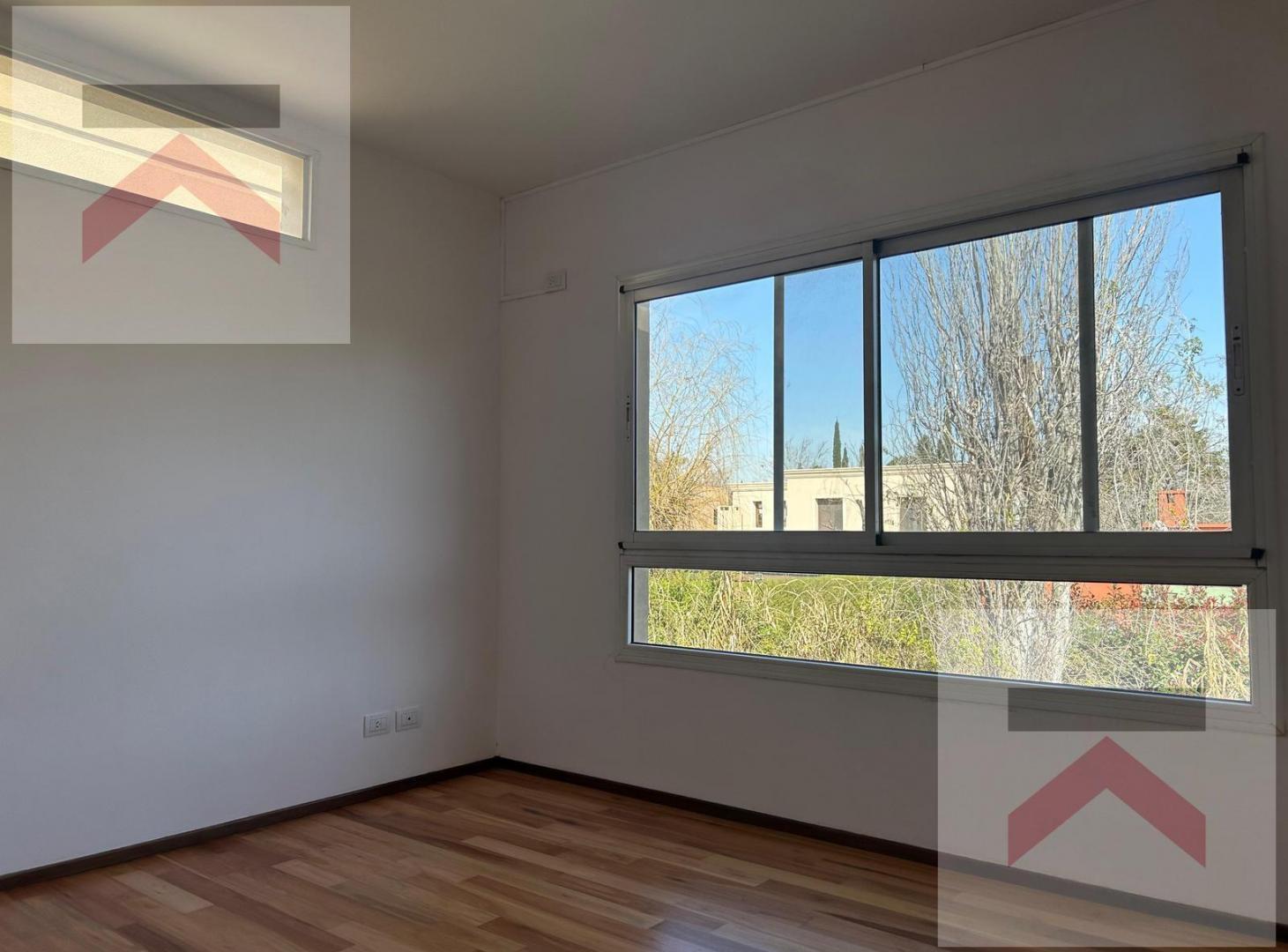 Foto de Hermosa Casa con 3 dormitorios y dependencia en Santa Maria De Los, imagen 1