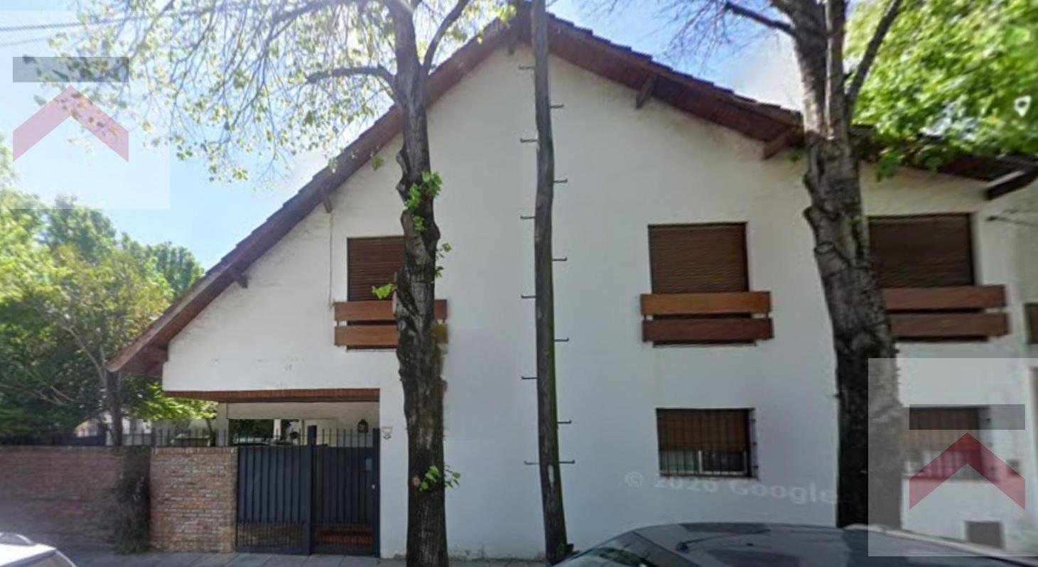 Foto de Casa en esquina con 3 dormitorios, gran playroom y cochera para 3 autos, imagen 2