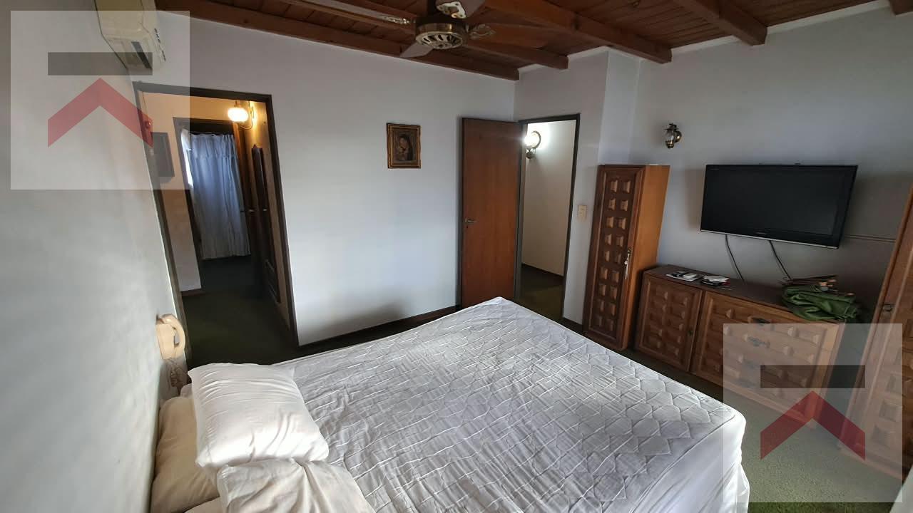 Foto de Casa en esquina con 3 dormitorios, gran playroom y cochera para 3 autos, imagen 4