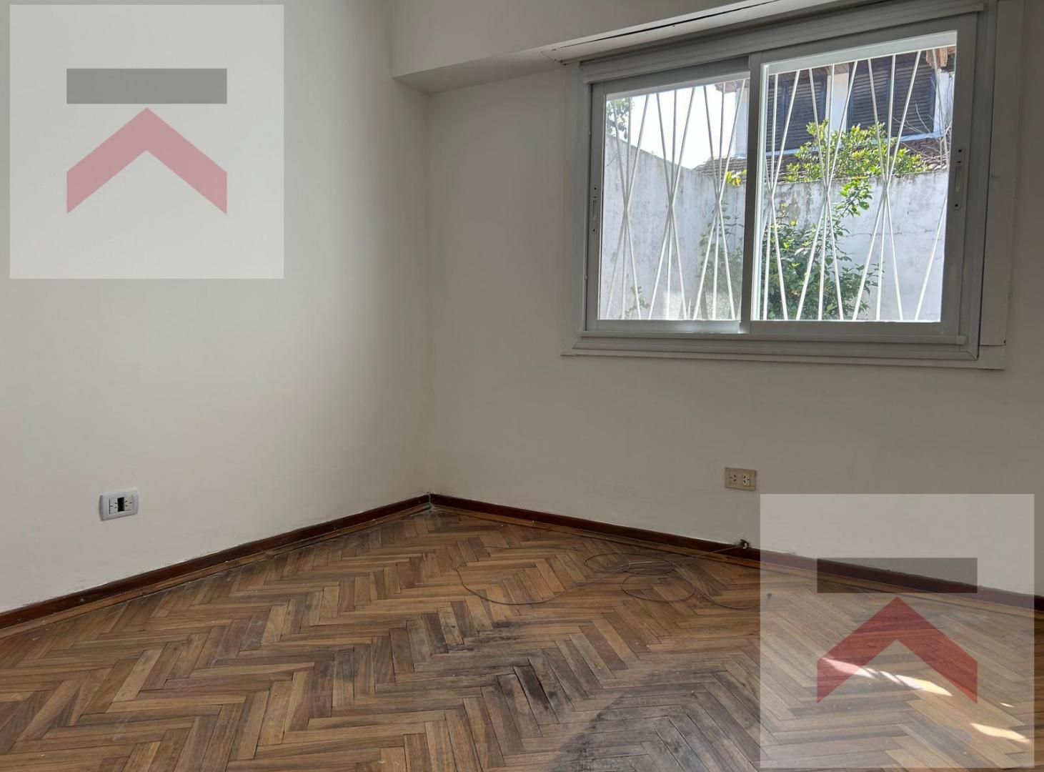 Foto de Casa con 2 dormitorios, cochera, patio y parrilla en Martinez!, imagen 1