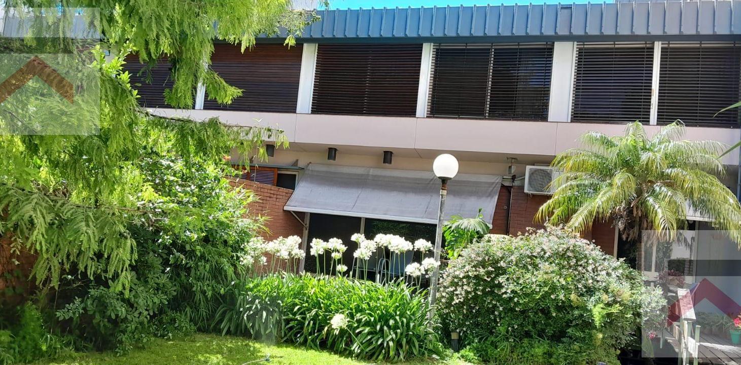 Foto de EXCLUSIVO PH con jardín, acceso sobre la calle y servicios, imagen 1