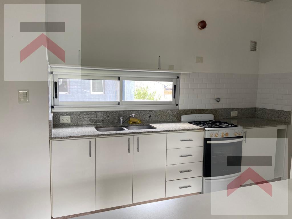 Foto de ALQUILER DEPARTAMENTO 2 AMBIENTES /COCHERA BECCAR-Vias/Libert., imagen 5