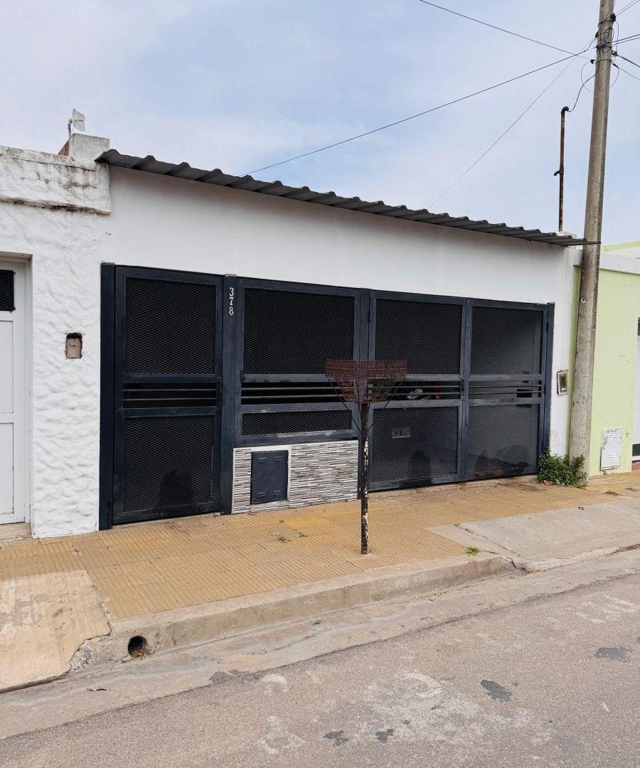Foto de Casa en venta c/ cochera en Junín, imagen 1