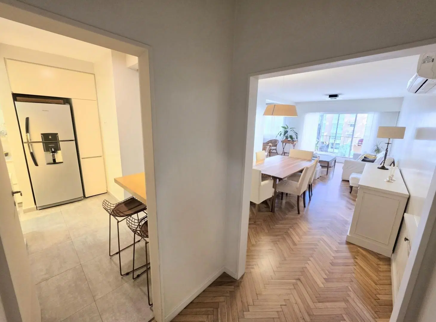 En venta impecable departamento de 4 ambientes - Con lavadero independiente - Reciclado - Luminoso 8