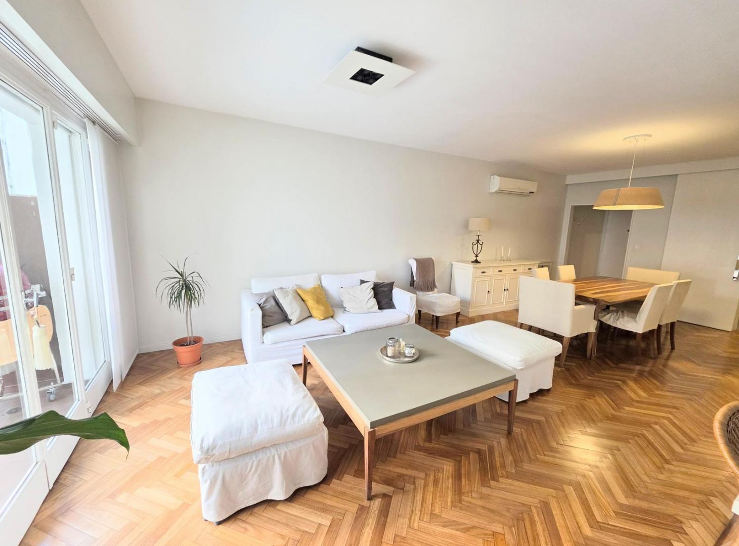 En venta impecable departamento de 4 ambientes - Con lavadero independiente - Reciclado - Luminoso