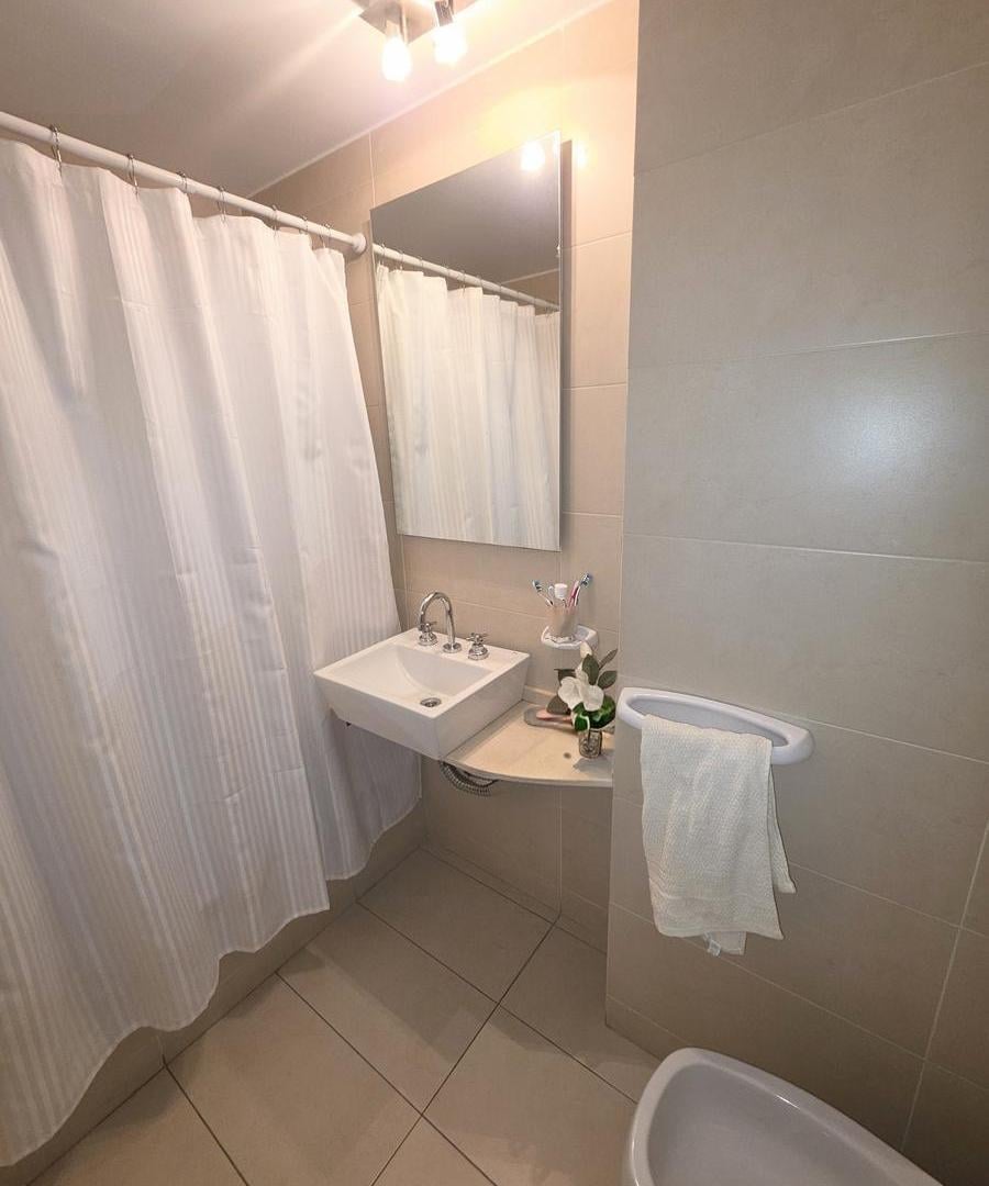 Foto de Departamento de dos ambientes con cochera - Balcón con parrilla - Muy, imagen 5
