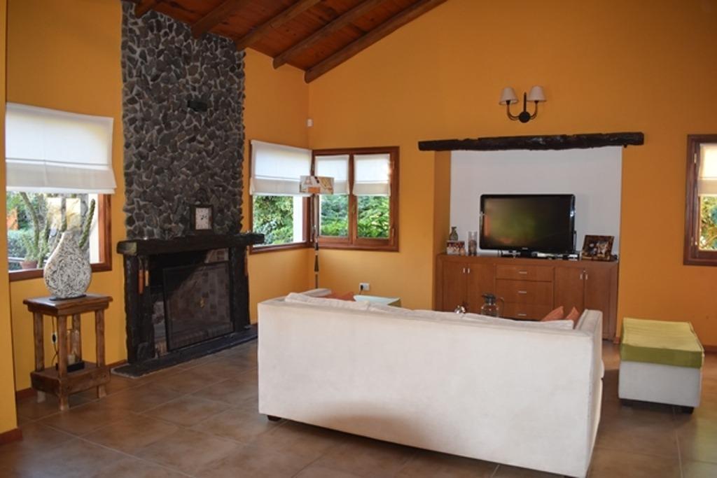 Impecable Casa En El Paseo Del Bosque!!!