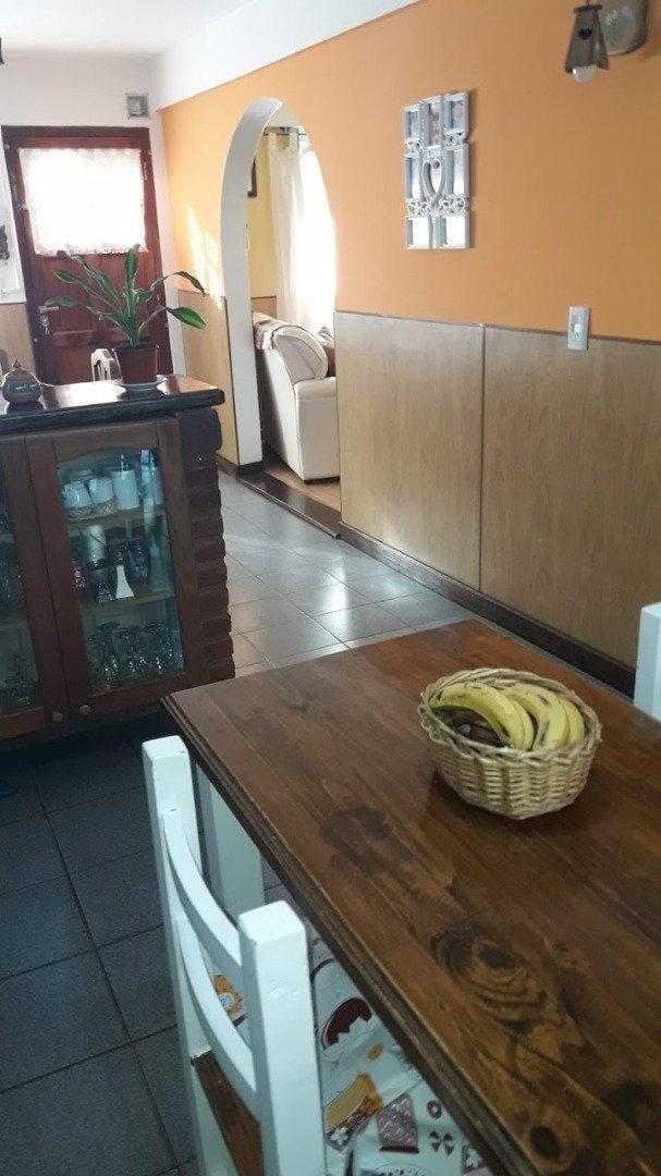 CASA IDEAL PARA VIVIENDA ESTABLE. CON SERVICIOS, A CINCO CUADRAS DEL MAR!