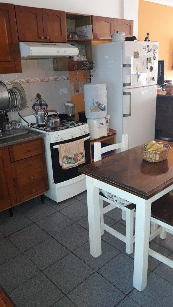 Foto de CASA IDEAL PARA VIVIENDA ESTABLE. CON SERVICIOS, A CINCO CUADRAS DEL MAR!, imagen 4