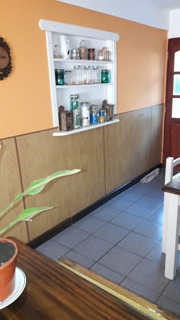 Foto de CASA IDEAL PARA VIVIENDA ESTABLE. CON SERVICIOS, A CINCO CUADRAS DEL MAR!, imagen 2
